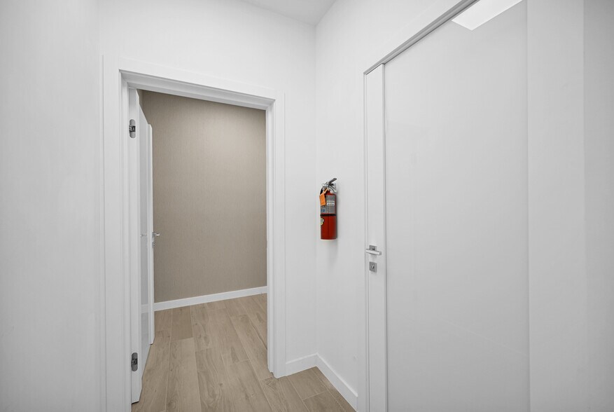 More Photos Of 221 NE 67th St, Miami Warehouse For Sale