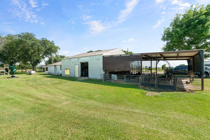 More Photos Of 2555 Straznicky Rd, Beasley Flex For Sale