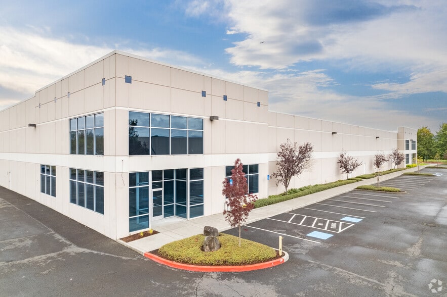 More Photos Of 19018 NE Portal Way, Portland Manufacturing For Lease