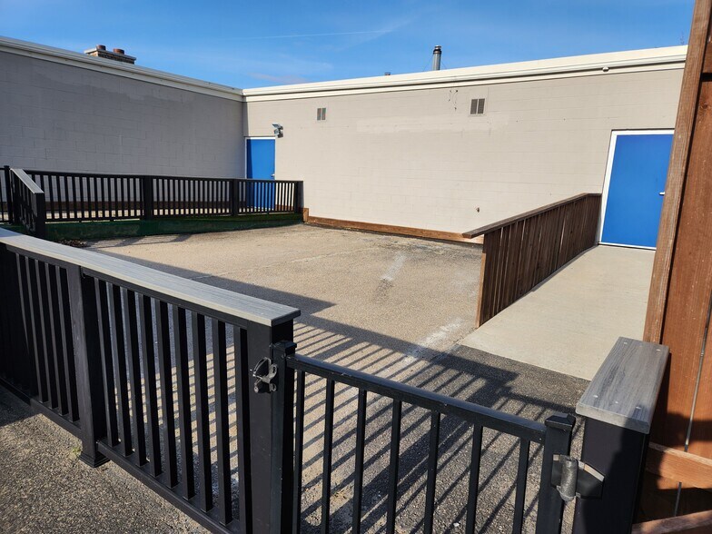 Primary Photo Of 3131 E Washington Ave, Madison Freestanding For Lease