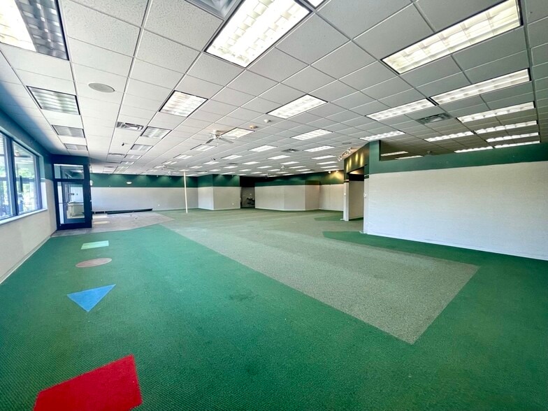 More Photos Of 954 Ridge Rd, Lackawanna Freestanding For Lease