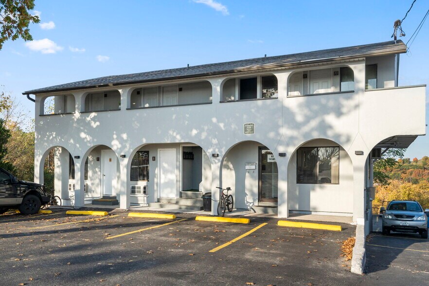 More Photos Of 1107-1109 W 76 Country Blvd, Branson General Retail For Sale
