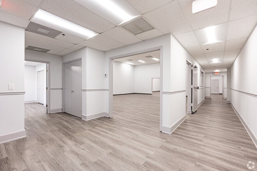 Primary Photo Of 11260 Fortune Cir, Wellington Warehouse For Lease