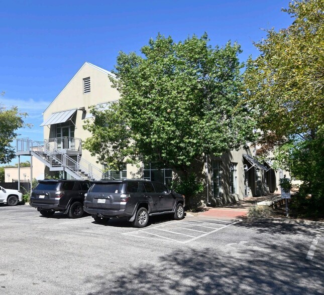 More Photos Of 242 W Sunset Rd, San Antonio Office For Lease