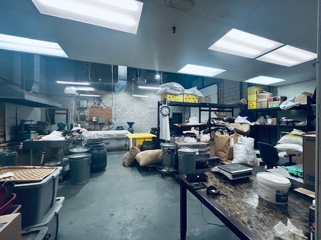 More Photos Of 1380 Hopkins St, Whitby Showroom For Lease