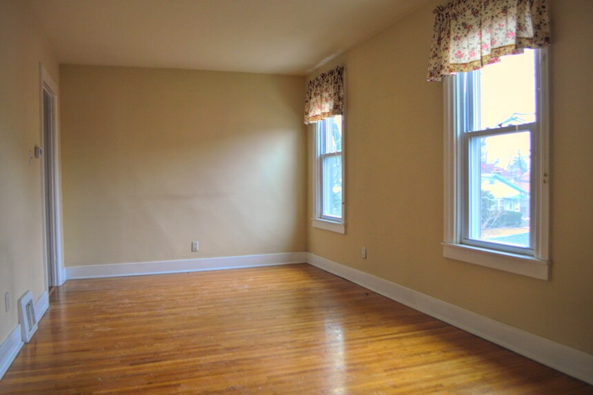 More Photos Of , Batavia Unknown For Sale