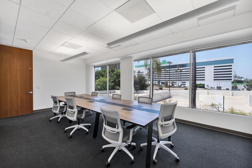 More Photos Of 221 S Figueroa St, Los Angeles Loft Creative Space For Lease