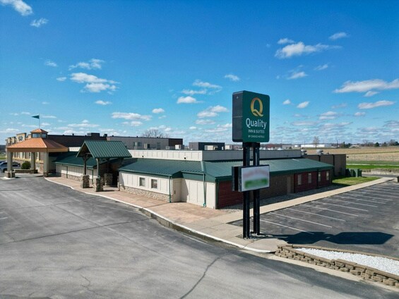 More Photos Of 2601 E 13th St, Ames Hotel For Lease