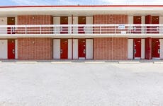 Primary Photo Of 815 S US Highway 281, Alice Hotel For Sale