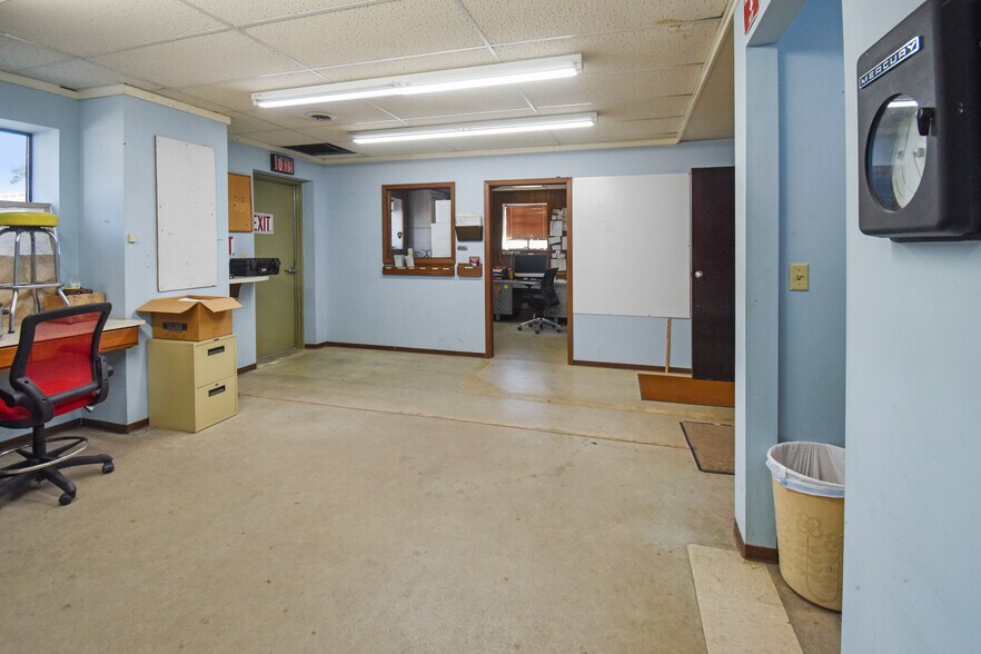 More Photos Of 603 E 2nd St, Ogallala Showroom For Sale