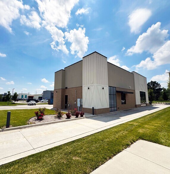 More Photos Of 520 NW Chipman Rd, Lee's Summit Fast Food For Lease