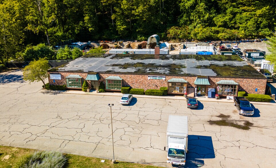 More Photos Of 631-643 Danbury Rd, Wilton Freestanding For Lease