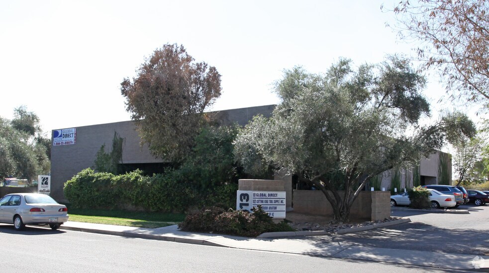 More Photos Of 113 W Hoover Ave, Mesa Warehouse For Lease