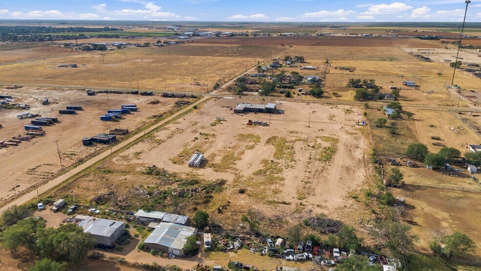 More Photos Of 1801 13th St, Levelland Light Distribution For Sale
