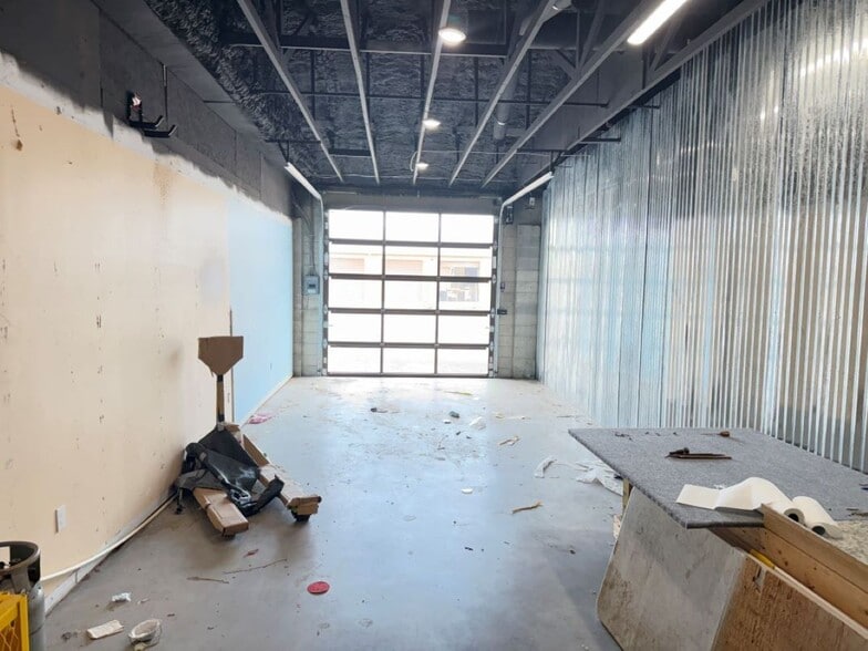 More Photos Of 2130 King St, Cocoa Showroom For Lease