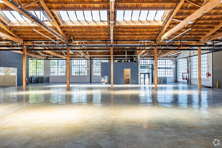 More Photos Of 2435-2445 16th St, San Francisco Service For Lease