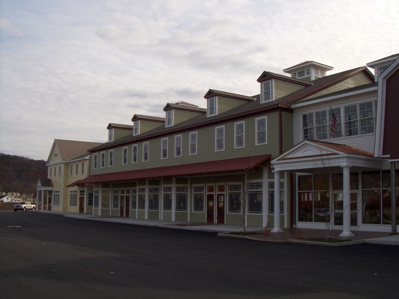 More Photos Of 245 Amity Rd, Woodbridge Storefront Retail Office For Lease