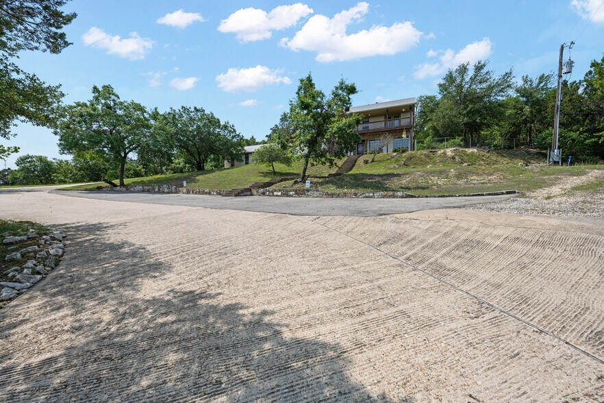 More Photos Of 19019 TX-71, Spicewood Office Residential For Lease