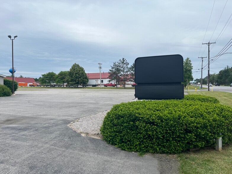 More Photos Of 810 N Birch St, Kalkaska Office For Sale