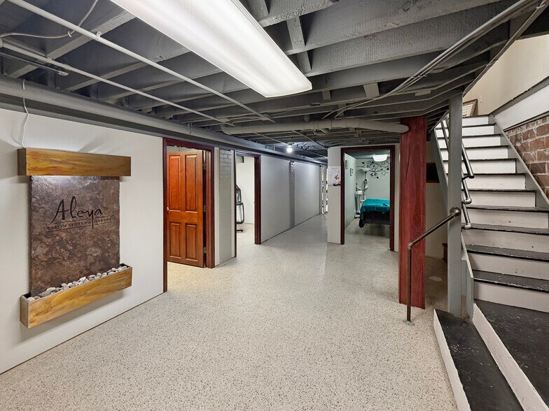 More Photos Of 112 N 2nd Ave W, Newton General Retail For Sale