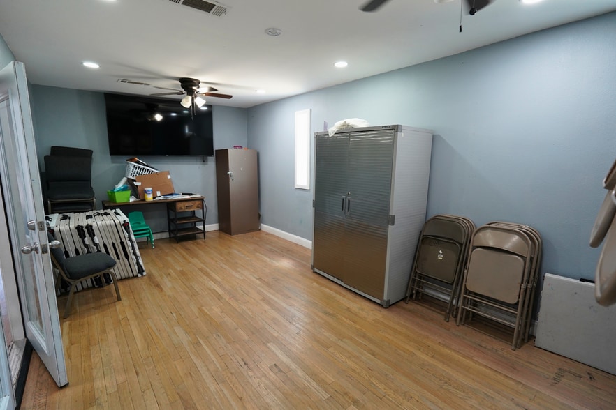 More Photos Of 527 Cumberland St, Dallas Religious Facility For Sale