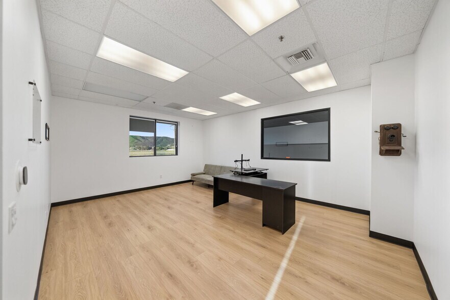 More Photos Of 25843 Jefferson Ave, Murrieta Light Distribution For Sale