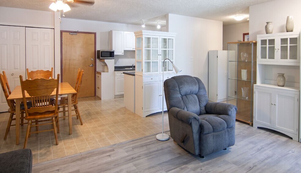 More Photos Of 9606 101 Av, Plamondon Apartments For Sale