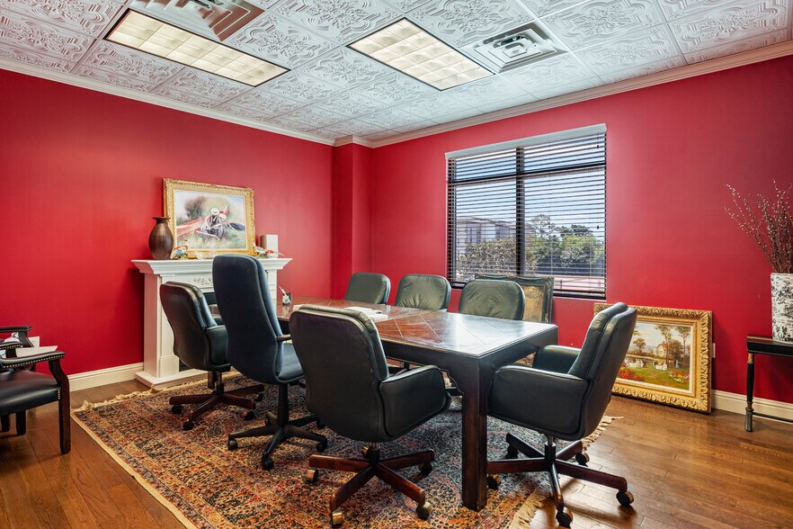 More Photos Of 5902 Winsome Ln, Houston Office Residential For Sale