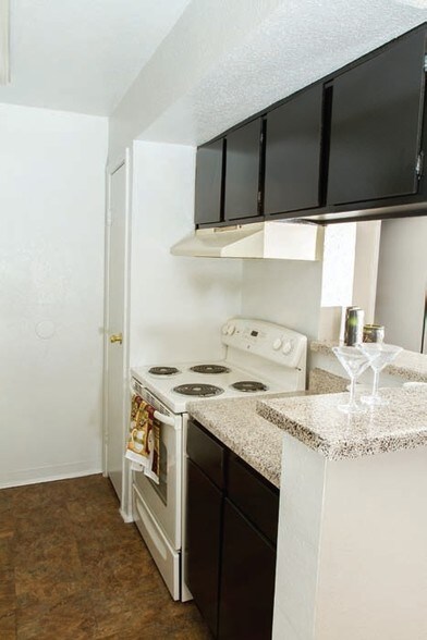 More Photos Of 12803 Northborough Dr, Houston Apartments For Sale