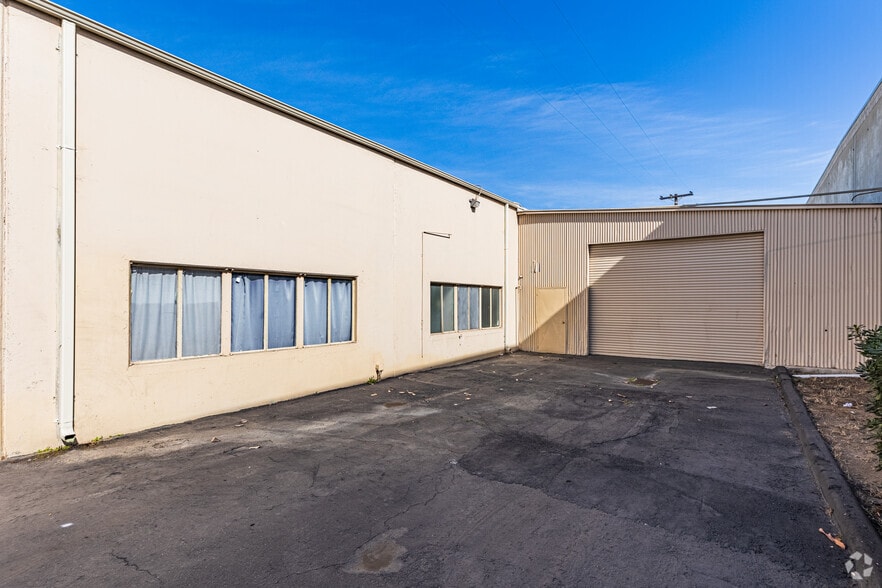 More Photos Of 1645 Tidelands Ave, National City Manufacturing For Lease