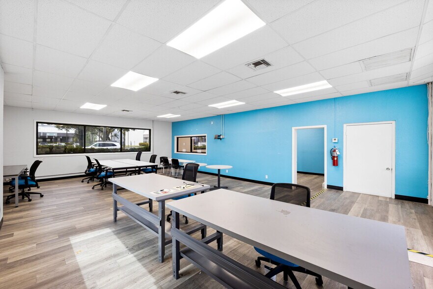 More Photos Of 4126 SW 47th Ave, Davie Service For Lease