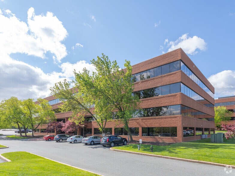 Primary Photo Of 200 Continental Dr, Newark Office For Lease