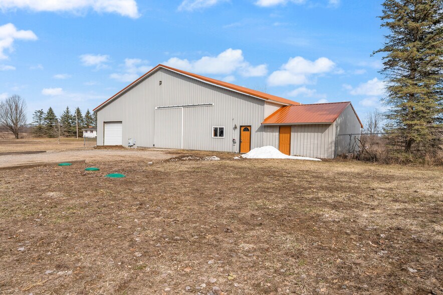 More Photos Of 18470 195th ave, Big Rapids Office For Sale