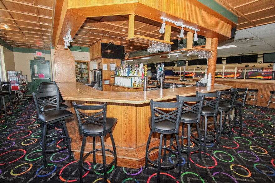 More Photos Of 125 Main St, Huron Bowling Alley For Sale