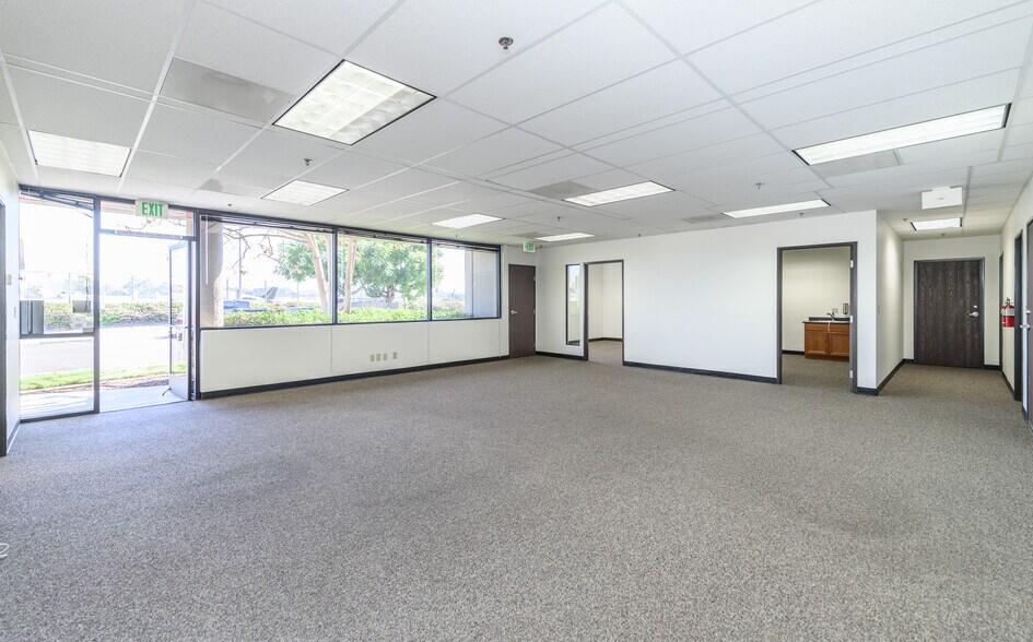 More Photos Of 380-384 Clinton St, Costa Mesa Manufacturing For Lease