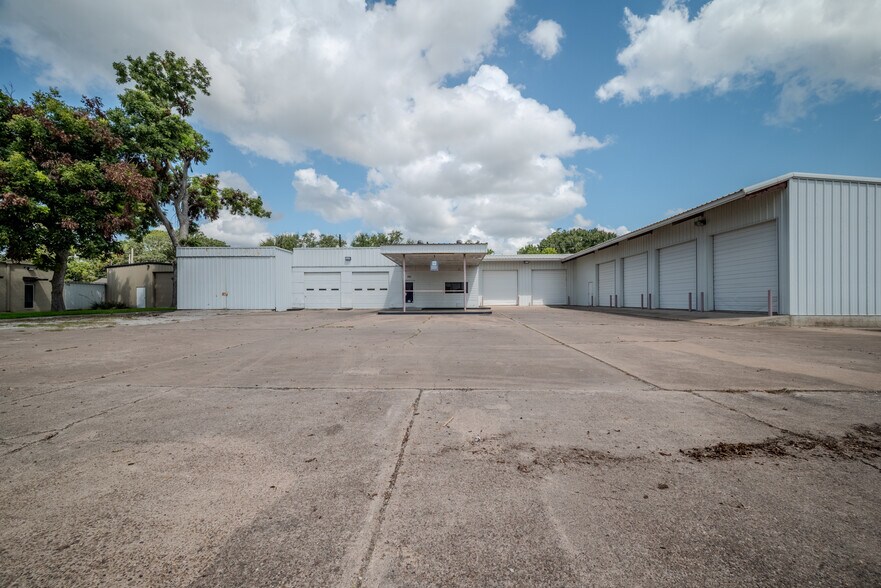 Primary Photo Of 619 E Jackson St, El Campo Warehouse For Lease
