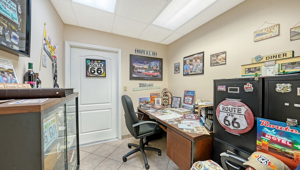 More Photos Of 2111 Whitfield Park Dr, Sarasota Showroom For Sale