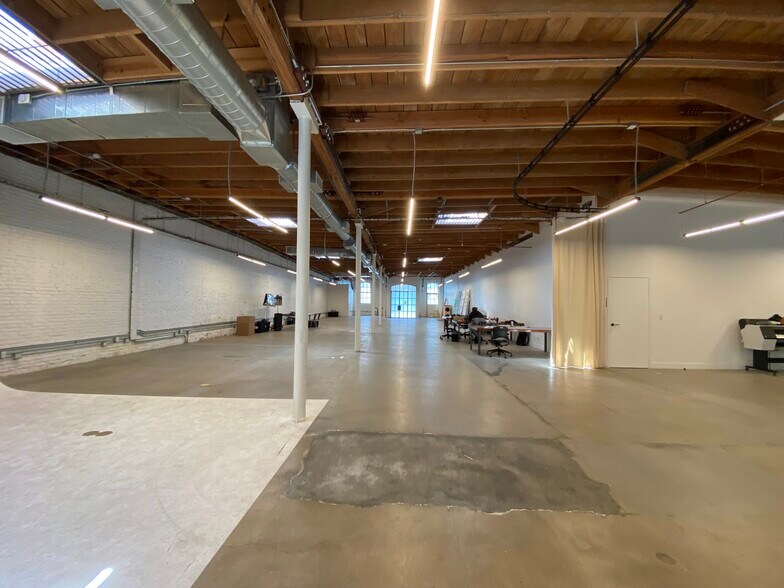 More Photos Of 2143 Bay St, Los Angeles Office For Lease