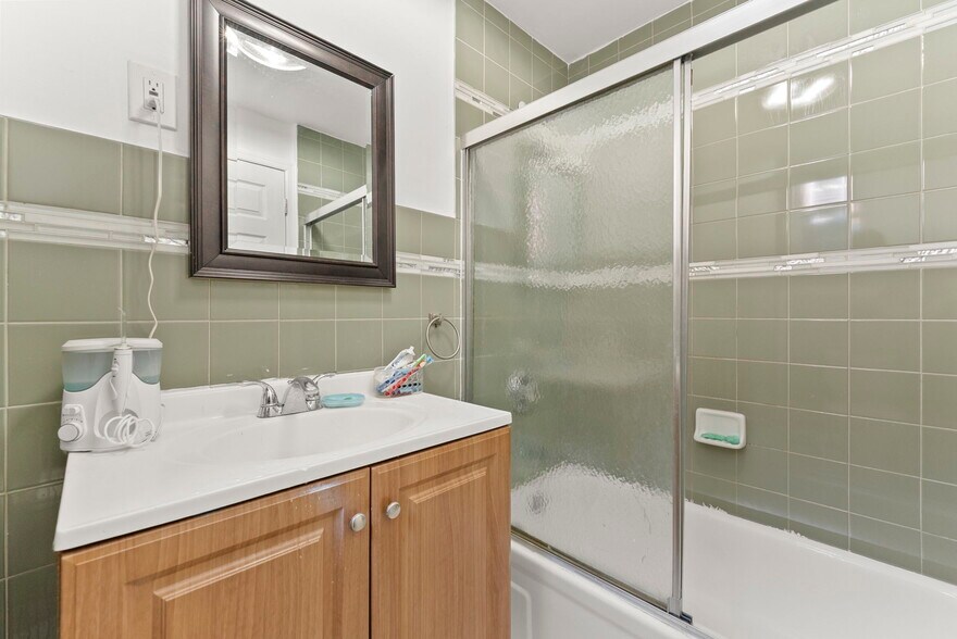 More Photos Of 204 Parkhurst St, Newark Apartments For Sale