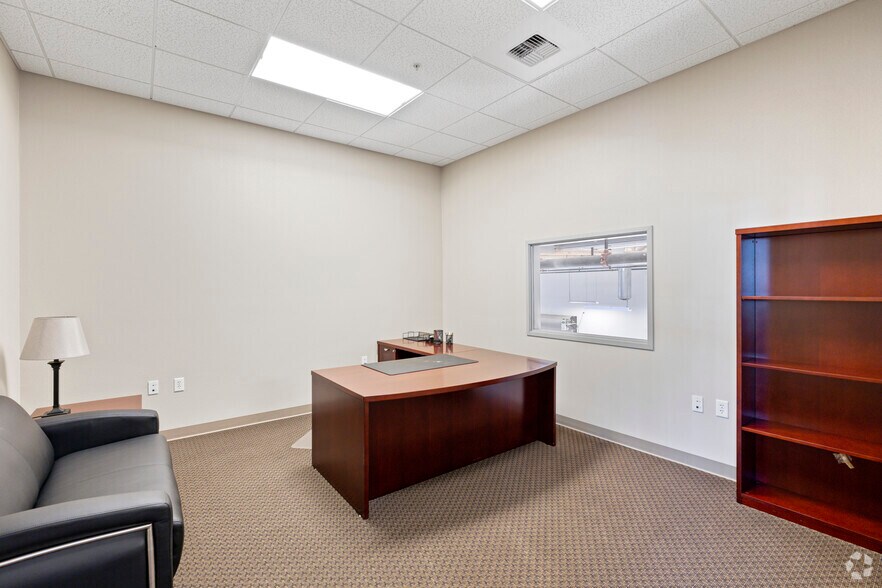More Photos Of 64 Union Way, Vacaville Light Distribution For Lease