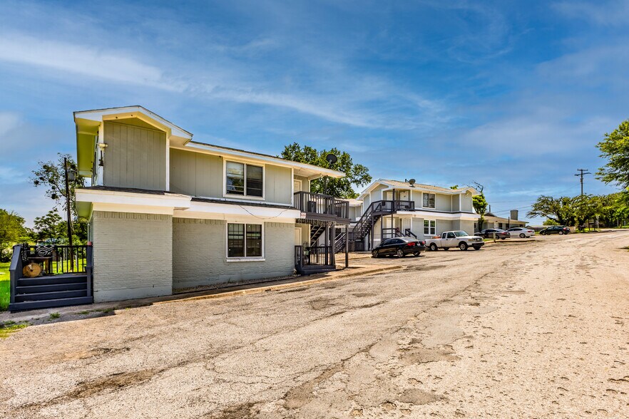 More Photos Of 2216 Marilyn St, Weatherford Apartments For Sale