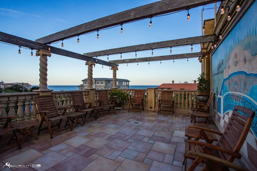 More Photos Of 935 Beachview Dr, Saint Simons Island Hotel For Sale