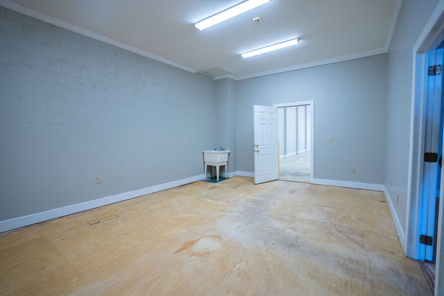 More Photos Of 116 N 2nd St, Pulaski Storefront Retail Residential For Lease