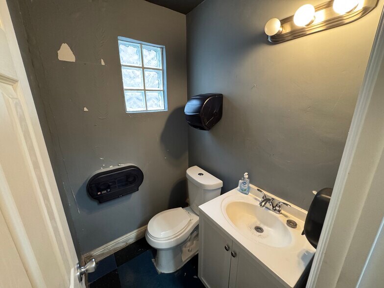 More Photos Of 2032-2046 Harrison St, Hollywood Storefront For Lease