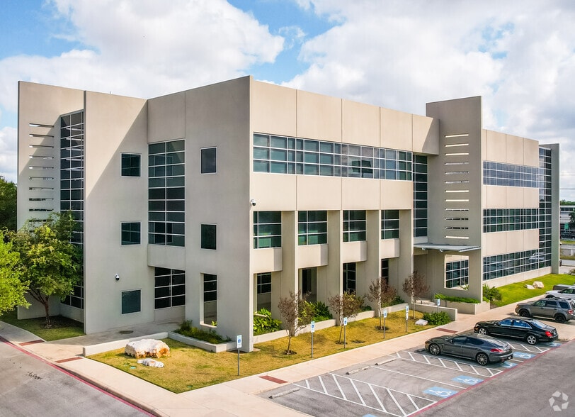 More Photos Of 17115 San Pedro Ave, San Antonio Office For Lease