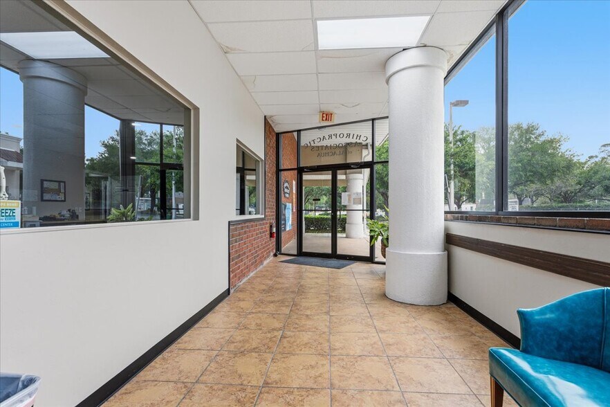 More Photos Of 15043 Main St, Alachua Showroom For Sale