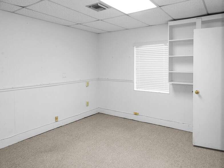 More Photos Of 1331 S Harbor City Blvd, Melbourne Office Residential For Lease