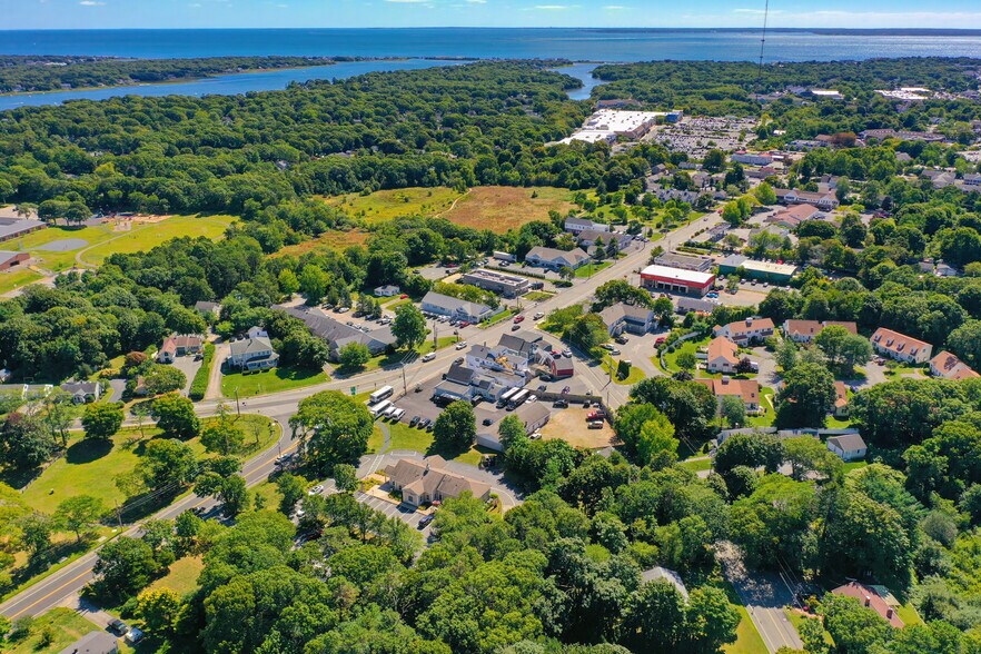 More Photos Of 4 Sandwich Rd, Teaticket Bank For Lease