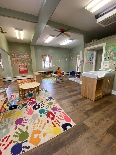 More Photos Of 40 Mammoth Rd, Londonderry Daycare Center For Sale