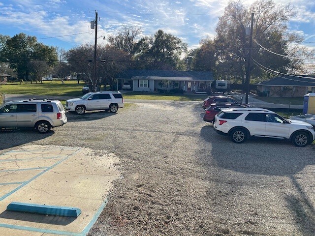 More Photos Of 215 North St, Denham Springs Office For Lease
